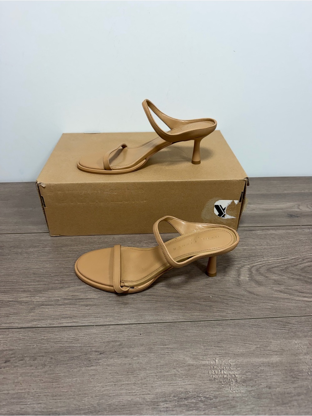 Used Marc Fisher Alonde Slide Sandals in medium natural leather size 7
